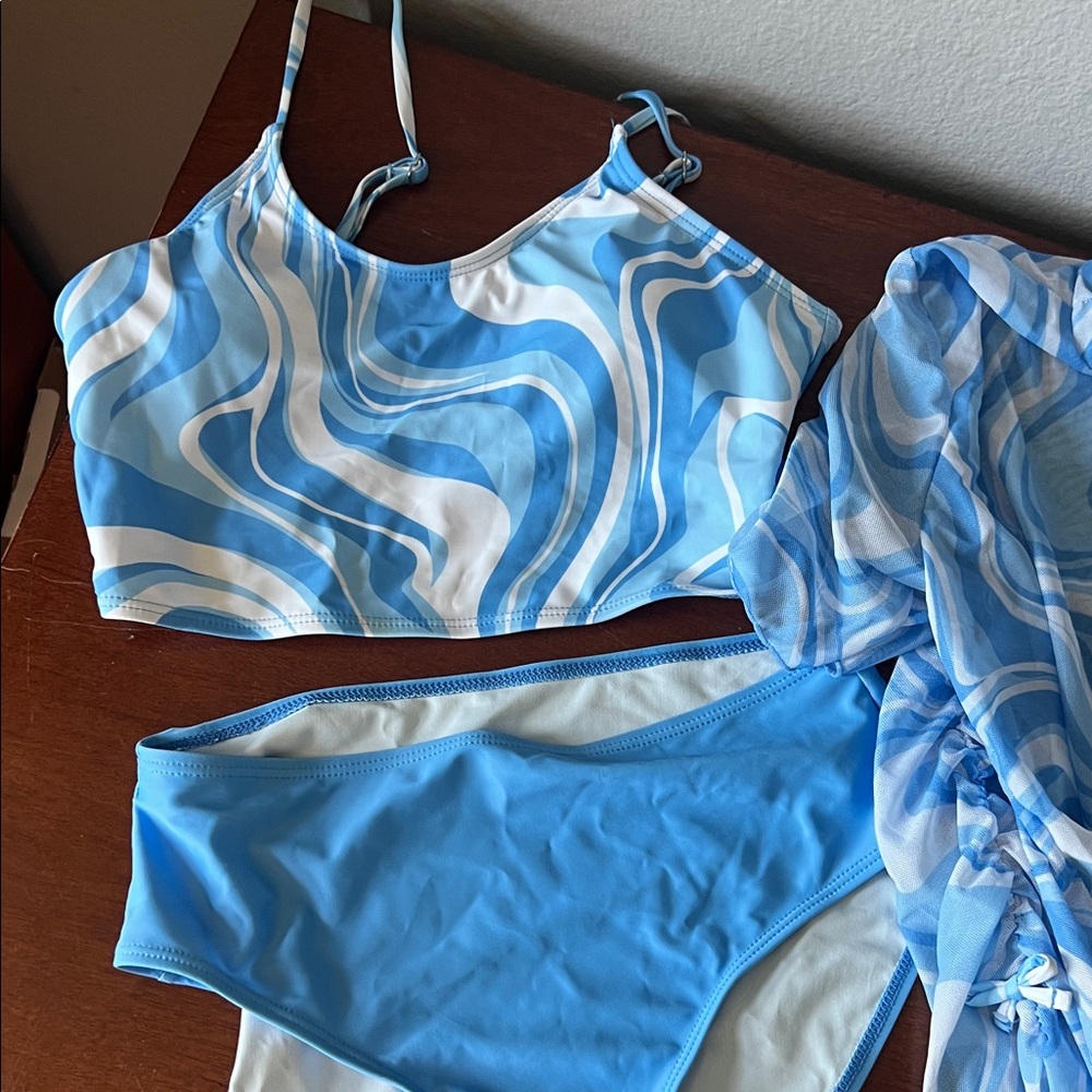 SHEIN Blue and White Swirl Bra Set